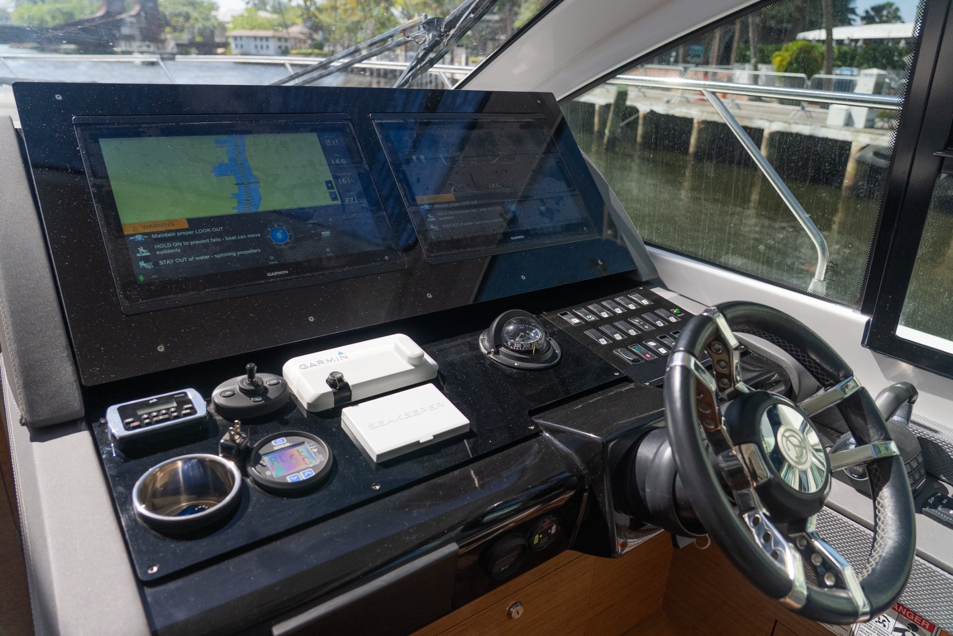 Yacht Photo 32